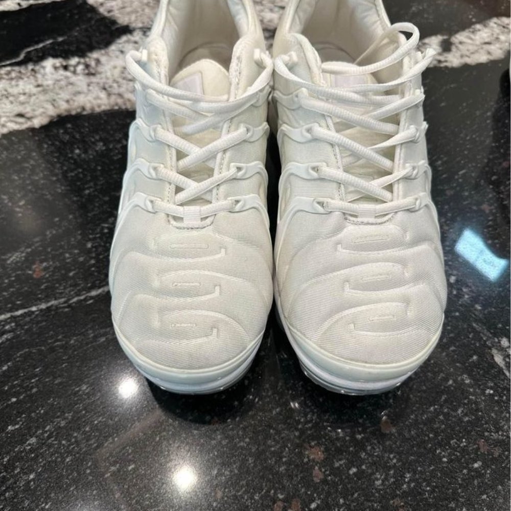 Men's Nike Air VaporMax Triple White size 11
